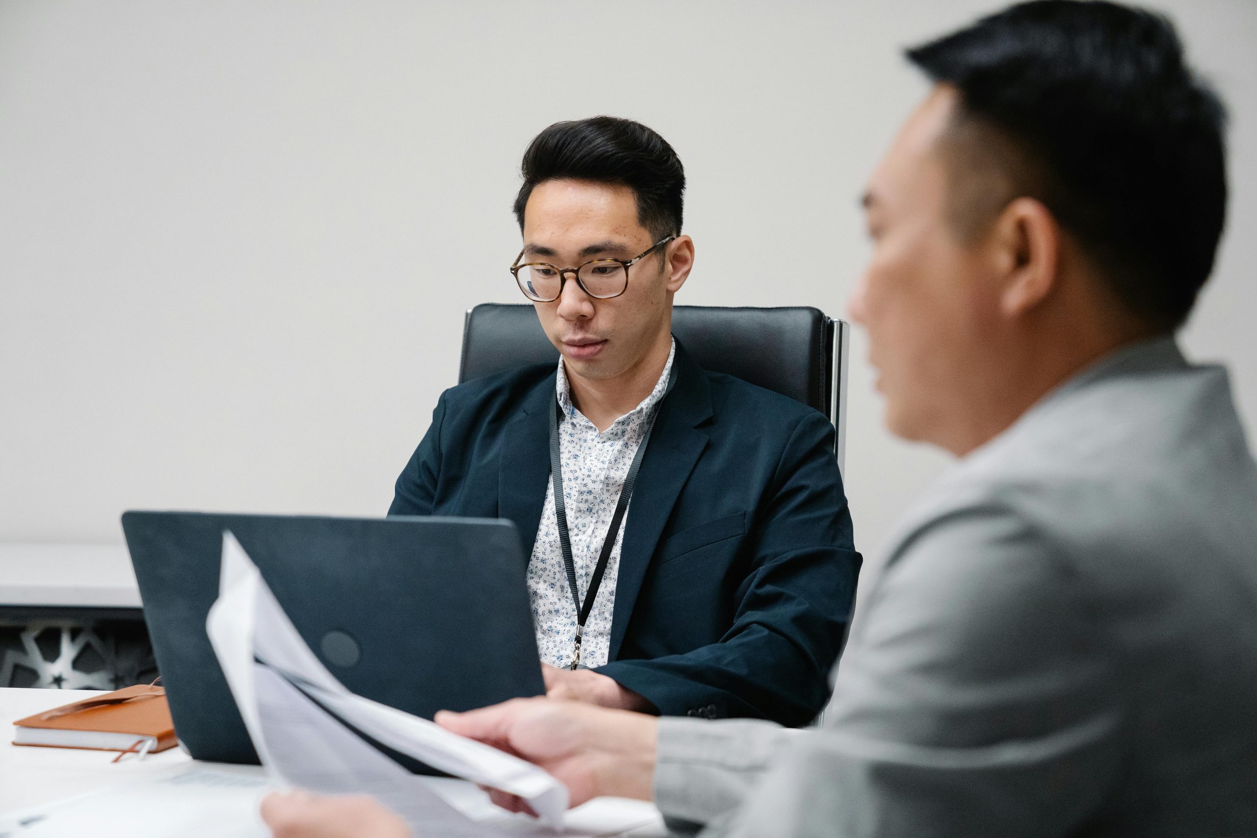 Manager using emotional intelligence to connect with team members